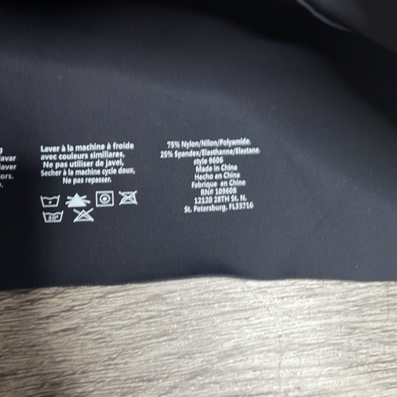 Rhonda Shear Seamless‎ Black Bra, Size 1X (Plus Size Comfort) - Picture 3 of 4